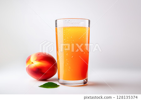 冰鎮桃汁和整顆桃子 128135374