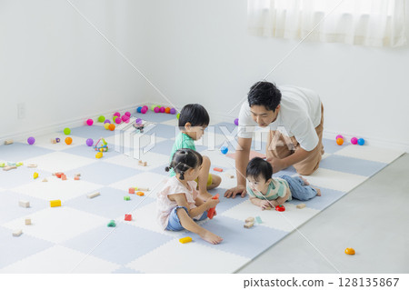Children playing indoors 128135867