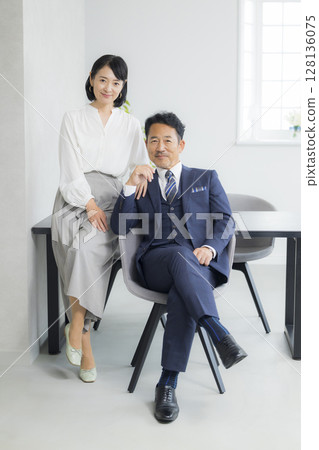總統和他的妻子的合影 總統和他的妻子的合影 128136075
