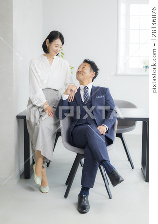 Image of the president and his wife Image of the president and his wife 128136076