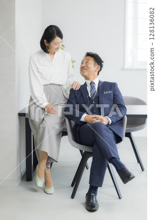 Image of the president and his wife 128136082