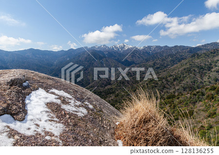 From Taiko Rock, Yakushima in the Offshore Alps (Spring) 128136255