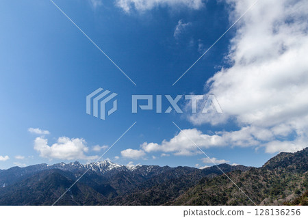 From Taiko Rock, blue sky, Yakushima, offshore Alps (spring) From Taiko Rock, blue sky, Yakushima, offshore Alps (spring) 128136256