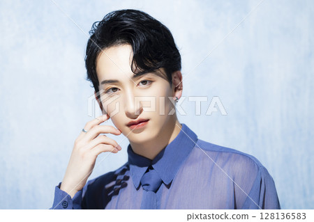 Young men's portrait 128136583