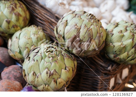 artichoke 128136927