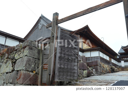 篠山城鐵門遺跡及復原大書房（兵庫縣丹波篠山市） 128137007
