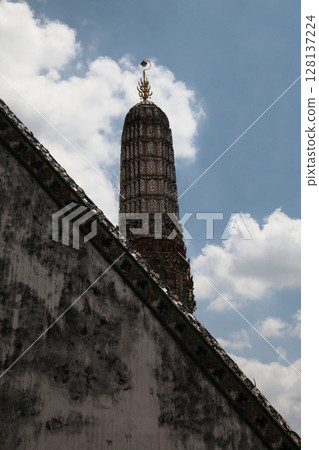 A magnificent and majestic building that reaches to the heavens A magnificent and majestic building that reaches to the heavens 128137224