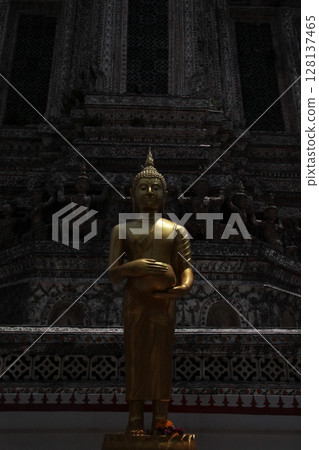 宏偉壯麗、直達天際的建築 128137465