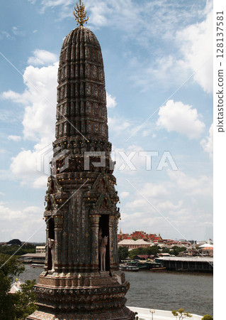 A magnificent and majestic building that reaches to the heavens 128137581