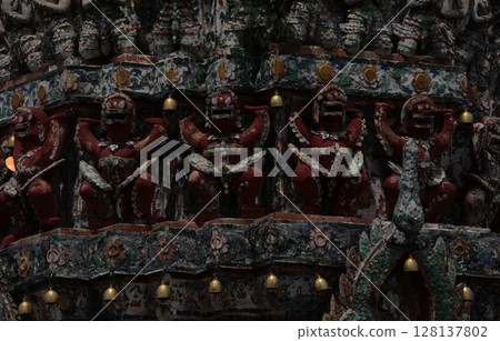 宏偉壯麗、直達天際的建築 128137802