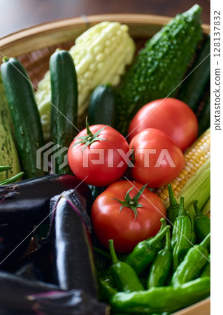 濾鍋裡的夏季蔬菜 128137832