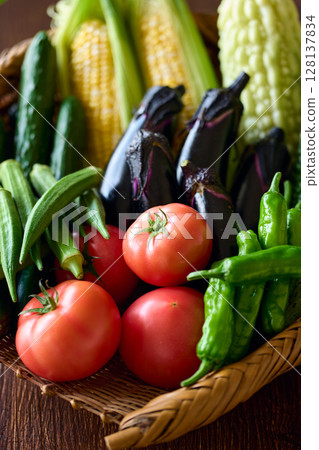 濾鍋裡的夏季蔬菜 128137834