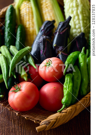 濾鍋裡的夏季蔬菜 128137835