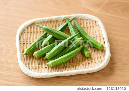 用漏杓盛裝的國產秋葵 128138010