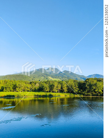 井盛池和妙高山（夏季） 128138052