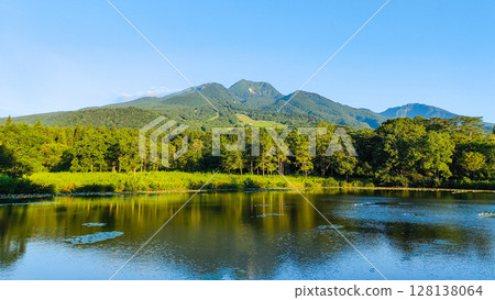 井盛池和妙高山（夏季） 128138064