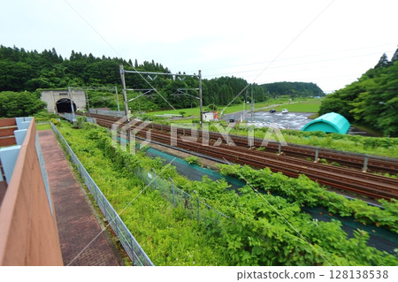 青函隧道本州方向的入口廣場。從瞭望台眺望北海道（青森縣今別町） 128138538
