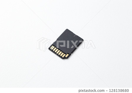 白色背景的 SD 卡 128138680