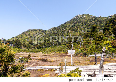 High-altitude marshland Hananoegawa and Mt. Kuromidake, World Natural Heritage Site, Yakushima (Spring) 128138682