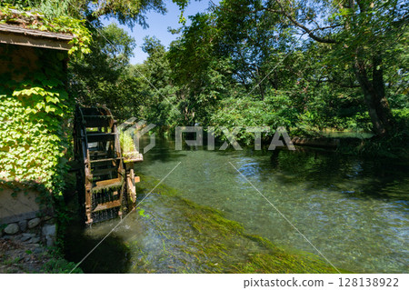 <Azumino> Spectacular view of the waterwheel and beautiful stream at Daio Wasabi Farm 128138922