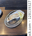 烤牡蠣和檸檬 128139327