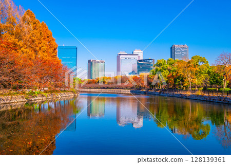 Osaka Castle Park and Osaka Business Park in autumn 128139361