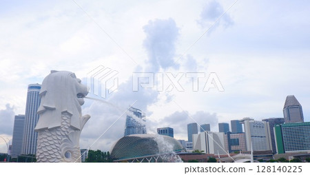 Merlion and the city of Singapore 128140225