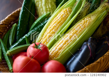 濾鍋裡的夏季蔬菜 濾鍋裡的夏季蔬菜 128140902