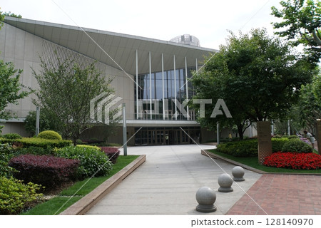 Shanghai Opera House 128140970