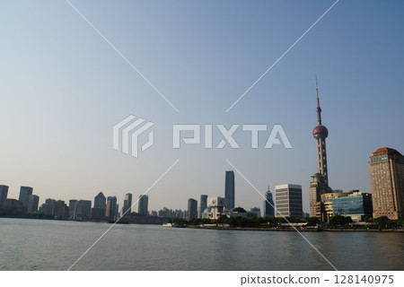 從船上俯瞰上海 從船上俯瞰上海 128140975