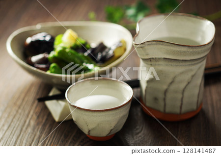 Sake and fried eggplant 128141487