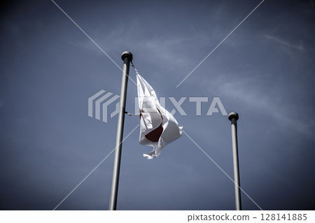 日本國旗在風中飄揚，混亂，體制裂縫，矛盾，缺陷，經濟停滯 128141885