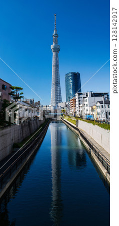 東京晴空塔 - 橫跨北九間川的十間橋的風景 東京晴空塔 - 橫跨北九間川的十間橋的風景 128142917