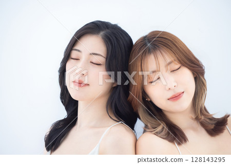 年輕女子的美麗形象 128143295