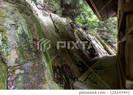 Himure Hachiman Shrine: Byobuiwa (Mirror Rock) 128143441