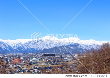 三月從信濃大町眺望北阿爾卑斯山 信州的山脈 信州的風景 128143831