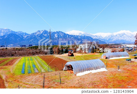 三月從信濃大町眺望北阿爾卑斯山 信州的山脈 信州的風景 三月從信濃大町眺望北阿爾卑斯山 信州的山脈 信州的風景 128143904