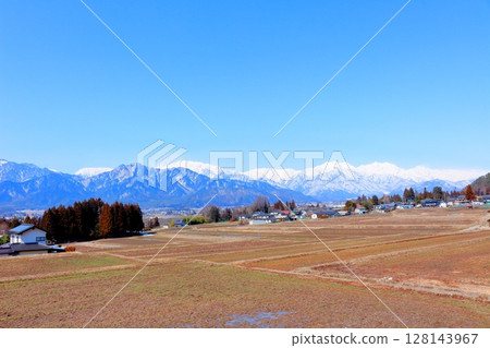三月從信濃大町眺望北阿爾卑斯山 信州的山脈 信州的風景 128143967