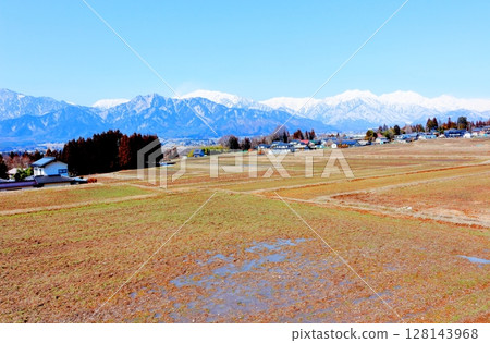 三月從信濃大町眺望北阿爾卑斯山 信州的山脈 信州的風景 128143968