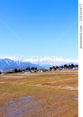 三月從信濃大町眺望北阿爾卑斯山 信州的山脈 信州的風景 三月從信濃大町眺望北阿爾卑斯山 信州的山脈 信州的風景 128143977