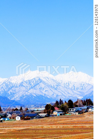 三月從信濃大町眺望北阿爾卑斯山 信州的山脈 信州的風景 128143978