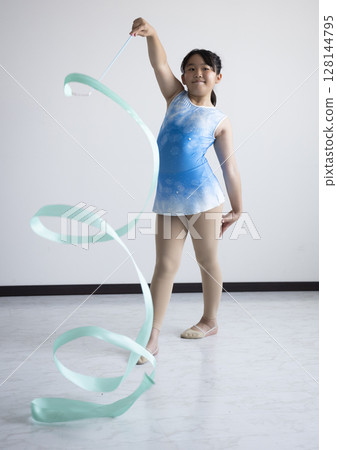 Elementary school students enjoying rhythmic gymnastics 128144795