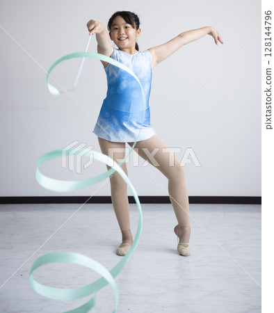 Elementary school students enjoying rhythmic gymnastics 128144796