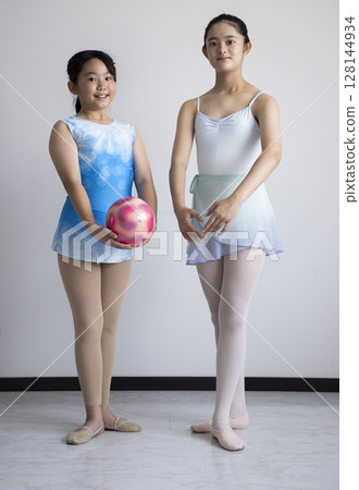 小學生享受課堂學習 128144934