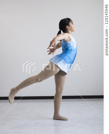 Elementary school students enjoying rhythmic gymnastics 128145046