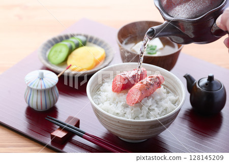 烤鱈魚子茶泡飯日式早餐圖片 烤鱈魚子茶泡飯日式早餐圖片 128145209