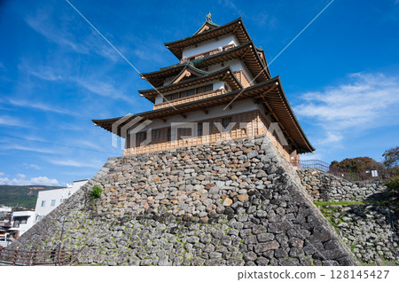 諏訪高島城位於長野縣諏訪市高島,又稱「諏訪水上城堡」。 諏訪高島城位於長野縣諏訪市高島,又稱「諏訪水上城堡」。 128145427