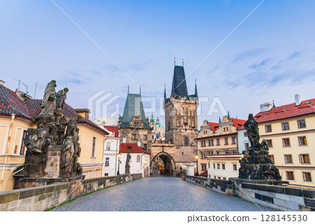 布拉格查理大橋小城區橋塔 128145530