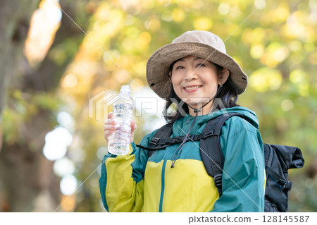 Hiking, Autumn, Yellow leaves, Water, Hydration 128145587