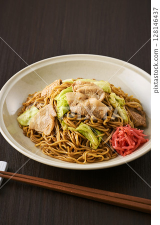 看起來美味的醬汁炒麵 看起來美味的醬汁炒麵 128146437